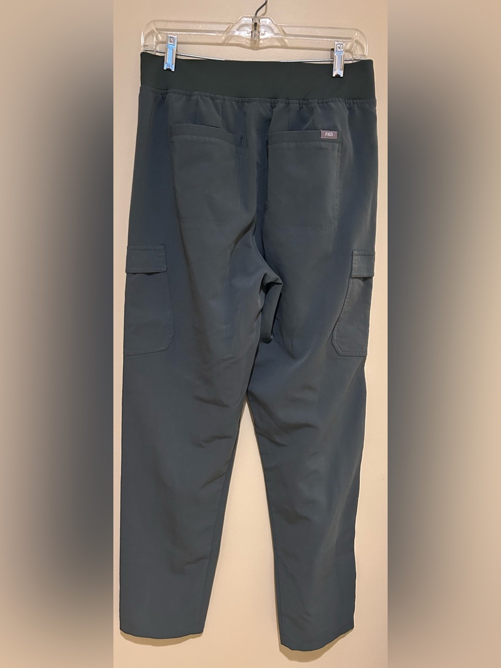 Fig’s Women Technical Collection Slate/ Green Cargo Scrub Pants Size Medium Tall - Picture 3 of 5